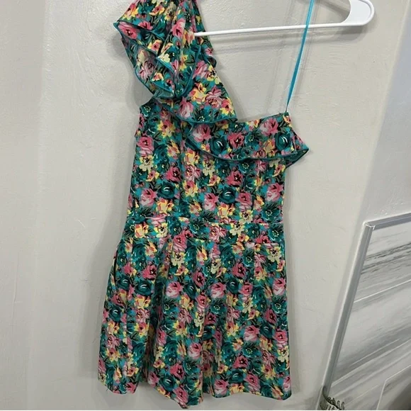 Floral One-Shoulder Romper - Picture 2 of 7